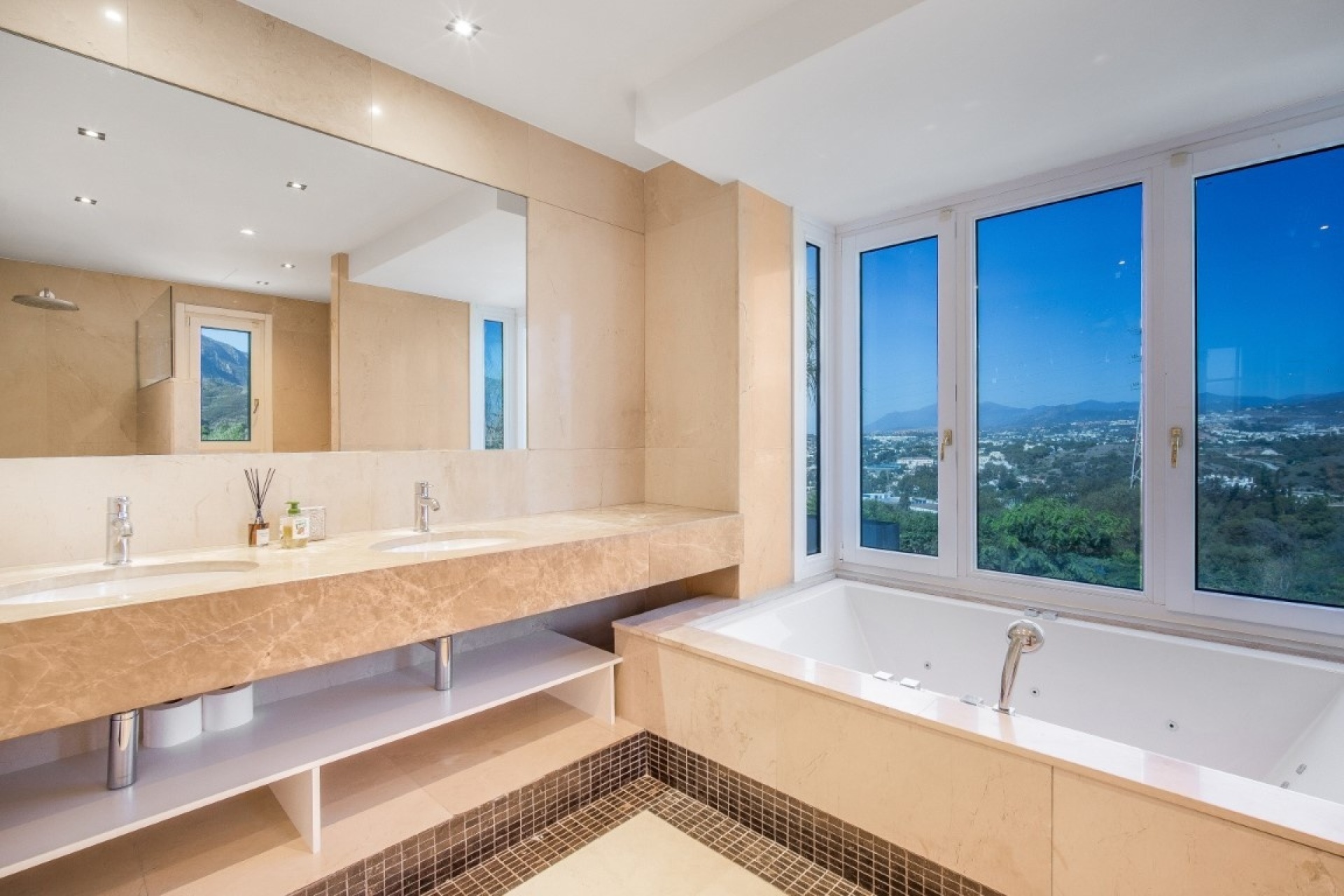Wiederverkauf - Villa - Marbella - The Golden Mile