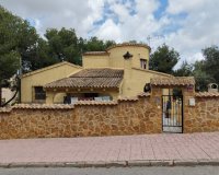 Wiederverkauf - Villa - Orihuela - Villamartin